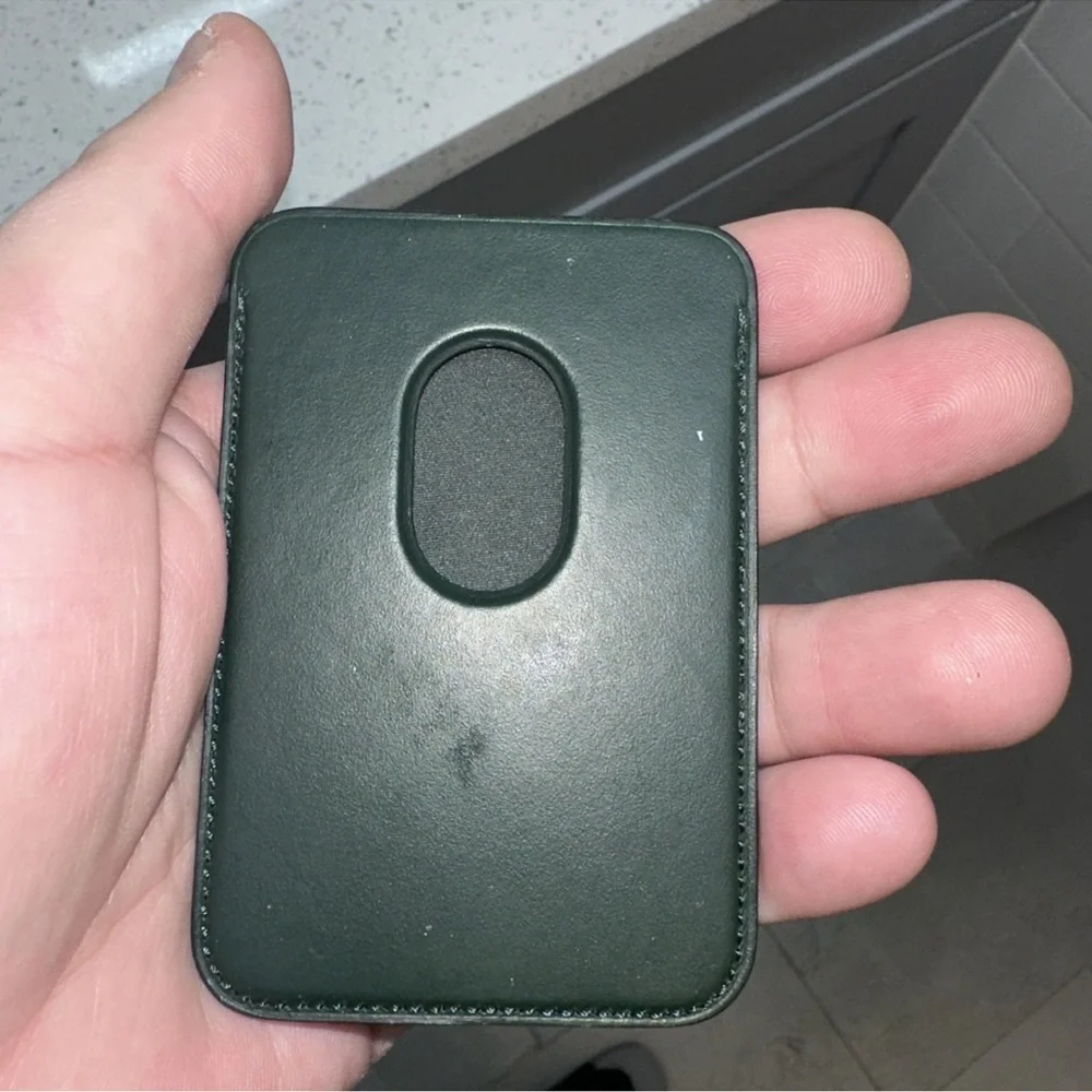 Apple magsafe wallet FIND MY